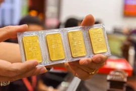 Giá vàng hôm nay 06/04: Rơi thẳng đứng?