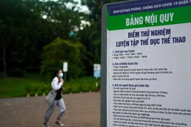 Sau nhiều tháng giãn cách, người Quận 7 tập thể dục ở công viên