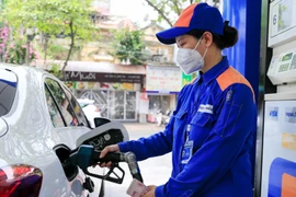Giá xăng trong nước ngày mai có thể tăng trở lại