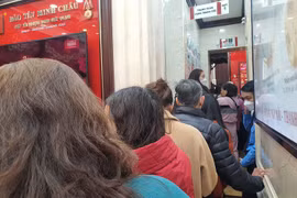 Giá vàng lên mức cao nhất lịch sử, nên mua vào hay bán ra? 