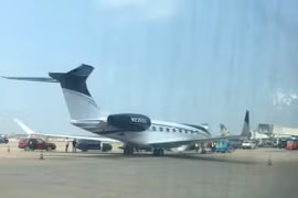 Vợ chồng cựu Tổng thống Mỹ Obama rời Việt Nam