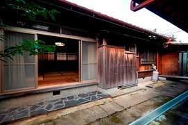 Ngắm căn nhà gỗ đẹp hút hồn từ thế kỷ trước