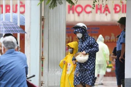 Khám sức khỏe miễn phí cho học sinh gần vụ cháy Công ty Rạng Đông