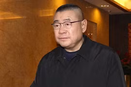 Ngã ngửa bí ẩn về tỷ phú tặng cả nghìn tỷ cho tình cũ sau chia tay