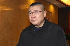 Ngã ngửa bí ẩn về tỷ phú tặng cả nghìn tỷ cho tình cũ sau chia tay