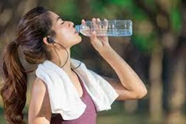 Lượng nước uống dư thừa sẽ gây hại cho não 