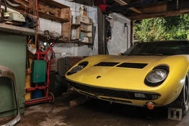 Siêu xe Lamborghini cổ vứt xó nhà kho, lấy ra bán vài chục tỷ