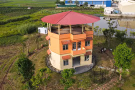 Cận cảnh ngôi nhà xoay 360 độ có 1-0-2 ở Bắc Giang