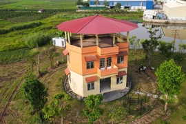 Cận cảnh ngôi nhà xoay 360 độ có 1-0-2 ở Bắc Giang