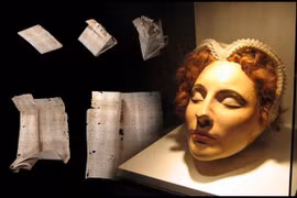 Bức thư 400 năm 'không thể mở' của nữ hoàng Scotland