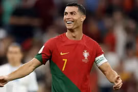 Nếu khoác áo câu lạc bộ ở Saudi Arabia, mức lương của Cristiano Ronaldo là bao nhiêu?
