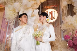 Bó hoa cưới trong lễ ăn hỏi Á hậu Phương Nhi đắt cỡ nào?