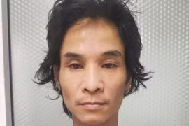 Cảnh sát đột kích căn nhà bắt nhóm buôn ma túy