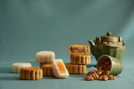 Bánh trung thu cao cấp nhất Việt Nam đắt đỏ thế nào?