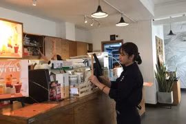 Sinh viên xa quê, nghẹn lòng làm thêm xuyên Tết giúp gia đình