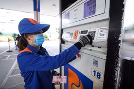 Giá xăng dầu đồng loạt giảm