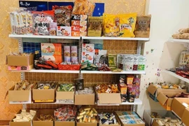 Đồ ăn vặt gắn mác nội địa Trung Quốc bán tràn lan giá rẻ như bèo 