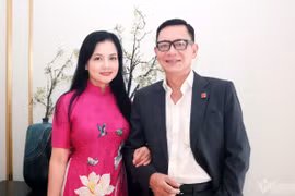 NSND Thu Quế trẻ đẹp tuổi 54, hạnh phúc bên NSƯT Phạm Cường