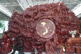 Gốc cây 300 tuổi điêu khắc được trả 16 tỷ, chủ “kiêu” không bán