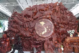 Gốc cây 300 tuổi điêu khắc được trả 16 tỷ, chủ “kiêu” không bán