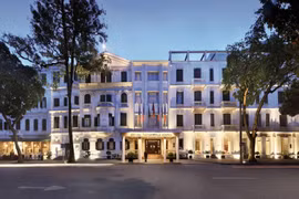 Tết Dương lịch 2025: Nhiều khách sạn "giá chát" kín phòng 