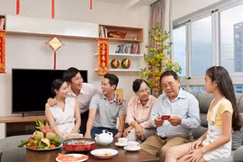 Cả nhà đang ăn Tết thì choáng váng khi thấy chiếc ô tô 