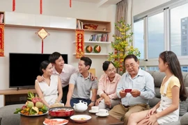 Cả nhà đang ăn Tết thì choáng váng khi thấy chiếc ô tô 