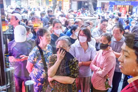 Cảnh tượng chưa từng thấy ở 'phố vàng' Hà Nội