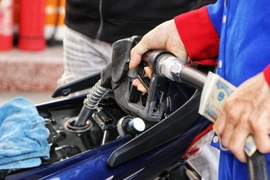 Giá xăng RON 95 tăng vượt 22.000 đồng/lít