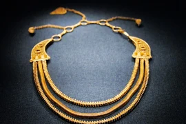 Tìm được vòng cổ bằng vàng 800 năm mà như mới toanh trong xác tàu đắm