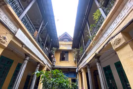 Biệt thự gỗ quý của đại gia giàu nhất phố cổ Hà Nội xưa