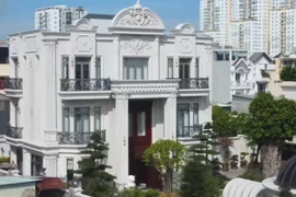 Choáng ngợp “biệt phủ” 4.000m2 như công viên thu nhỏ giữa Sài Sòn 