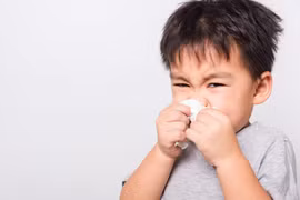 Những sai lầm của cha mẹ khi trẻ chảy nước mũi 