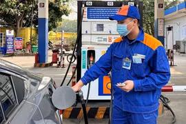 Giá xăng đồng loạt tăng từ chiều nay