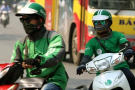 Muôn kiểu phụ phí Grab "tận thu" khách hàng