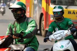 Muôn kiểu phụ phí Grab "tận thu" khách hàng