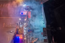 Cháy cửa hàng điện tử tại quận Hà Đông lúc nửa đêm