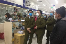 Quầy thuốc tại Hapulico gỡ biển "không bán khẩu trang, miễn hỏi"