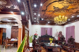 Cận cảnh căn biệt thự toàn gỗ quý của đại gia Bắc Ninh