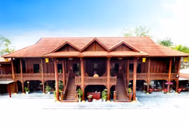 Vào bên trong ngôi nhà sàn gỗ lim 200 tỷ đồng 