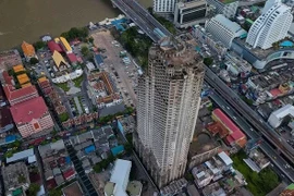 Bí ẩn “tòa tháp ma” bỏ hoang 30 năm sừng sững sau động đất