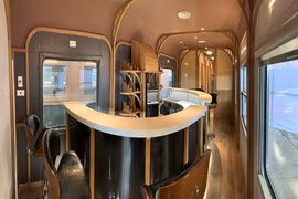 Đường sắt “lột xác” với nhiều toa tàu du lịch sang trọng 