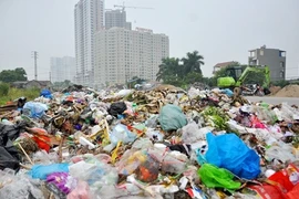 Cảnh rác thải tấn công khu đô thị vì sự cố bãi rác Nam Sơn