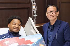 Đại gia vào bệnh viện tặng ô tô cho Xuân Son là ai?