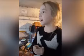 Bé gái Ukraine hát ‘Let It Go’ xao động lòng người dưới hầm trú ẩn