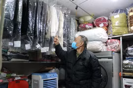 Trời nồm ẩm, máy sấy, hút ẩm, dịch vụ giặt là đắt khách