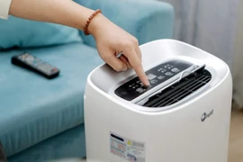 Miền Bắc vào mùa nồm, khách đổ xô mua mua máy hút ẩm
