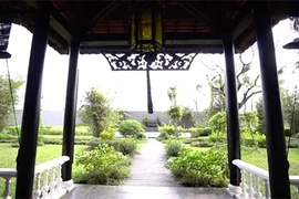 Mãn nhãn biệt thự vườn nghìn mét vuông của sao Việt