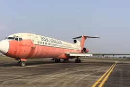 Cận cảnh chiếc máy bay bị bỏ quên 15 năm ở Nội Bài