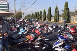 Hơn 1.000 CN Cty Kim Cương Sao Sáng đi làm lại sau đình công